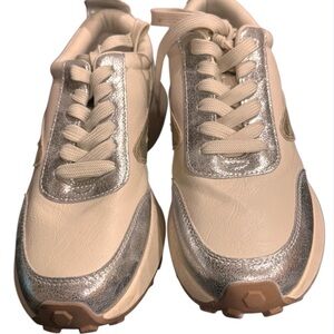 DV by Dolce Vita Braiden Silver and Cream Sneakers size 7.5